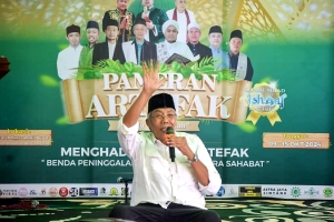 Bupati Jarot Buka Pameran Artefak Peninggalan Rasulullah SAW dan Para Sahabat