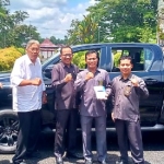 Bupati Jarot dan Sekda Kartiyus Serahkan Bantuan Mobil untuk Pengadilan Agama dan RRI