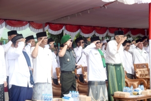 Bupati Jarot Ikuti Upacara Peringatan Hari Santri 2024