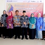 Pj Bupati Ismail Hadiri Wisudawati Akademi Paradigta Indonesia Anggkatan III