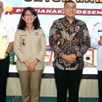 Pj Bupati Ismail Terima Sertipikat Aset Milik Pemkab Mempawah
