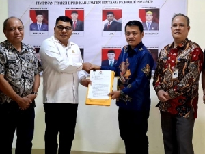 KPU Sintang Serahkan Berkas Bupati dan Wakil Bupati Terpilih ke DPRD