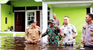 Warga Desa Pasir Berjuang di Tengah Kepungan Air