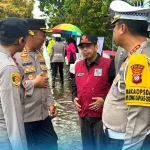 Kapolda Kalbar Salurkan Bantuan untuk Korban Banjir di Mempawah