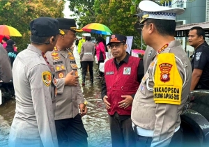 Kapolda Kalbar Salurkan Bantuan untuk Korban Banjir di Mempawah