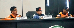 Pemkab Mempawah Gerak Cepat Tangani Banjir, Pj Bupati Ismail: “Mari Buktikan Kepedulian Kita!”