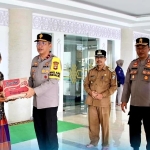 Kebersamaan di Tengah Banjir