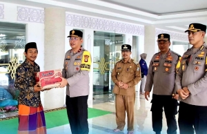 Kebersamaan di Tengah Banjir