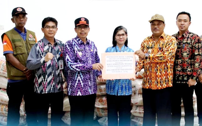 Pj Bupati Mempawah Salurkan 1.640 Kg Beras untuk Warga Terdampak Banjir