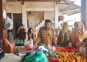 Stok Bahan Pokok Dipantau Ketat! Wabup Mempawah Turun Langsung ke Pasar Jelang Ramadhan