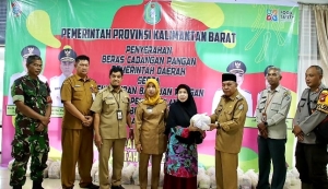 Ribuan Warga Mempawah Dapat Bantuan Pangan dari Pemprov Kalbar, Bantu Ringankan Dampak Banjir!