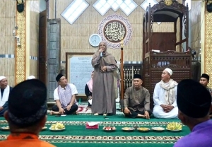 Safari Ramadhan di Masjid Nurul Falah, Bupati Erlina Sampaikan Pesan Presiden Prabowo