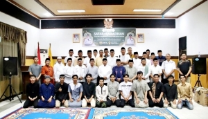 Wabup Juli Tutup Safari Ramadan 1446 H di Asrama Mahasiswa Galaherang