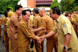 Hangatnya Silaturahmi di Halaman Kantor Bupati Sintang