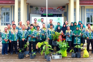Peringati Hari Bumi ke-55, Kemenag Melawi Tanam 1 Juta Pohon Matoa Serentak