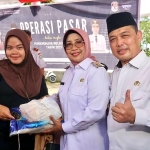Gubernur Kalbar dan Bupati Mempawah Tinjau Operasi Pasar, 1.000 Paket Sembako Dijual Murah