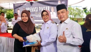 Gubernur Kalbar dan Bupati Mempawah Tinjau Operasi Pasar, 1.000 Paket Sembako Dijual Murah