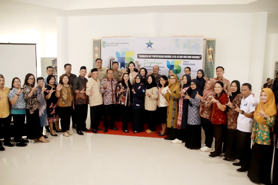 Peringati HUT Perpustakaan Nasional ke-45 dan Hari Buku Nasional, Sintang Komitmen Literasi yang Inklusif