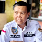 Kades Nanga Tonggoi Desak Pemprov Kalbar Perbaiki Jalan Provinsi di Kayan Hulu