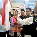 Bupati Erlina Lepas 180 Calon Jemaah Haji Kloter 22 dari Embarkasi Batam