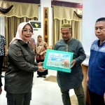 Sambut Iduladha, Bupati Erlina Serahkan 22 Ekor Sapi Kurban ke Masjid dan Yayasan