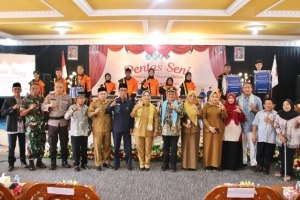Bupati Erlina Buka Pentas Seni SLB Negeri Mempawah