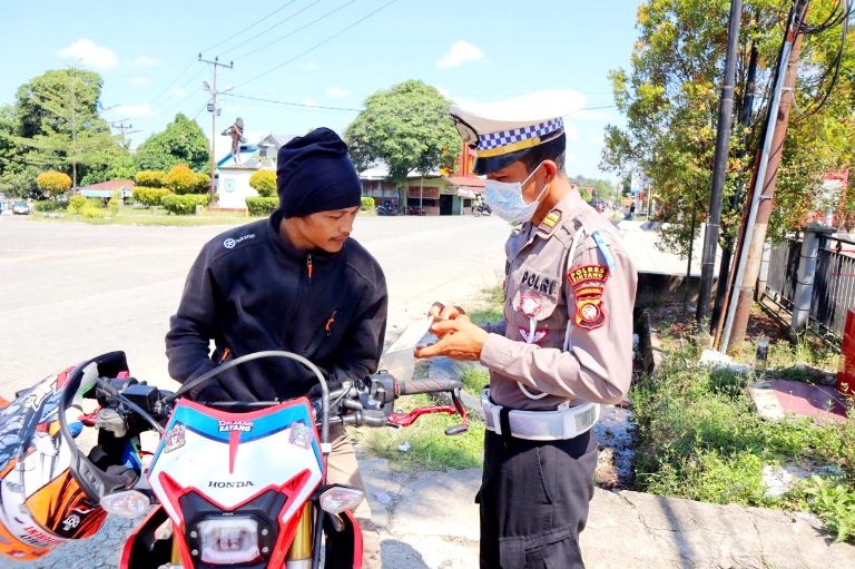 Operasi Patuh Kapuas di Simpang Tugu Beji, 4 Pelanggar Ditilang dan 15 Ditegur