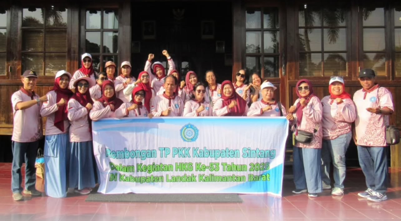 TP-PKK Sintang Berangkat ke Landak, Bupati Tekankan Semangat dan Kekompakan