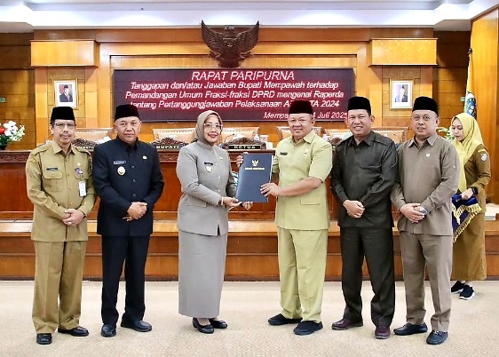 Bupati Erlina Sampaikan Jawaban Fraksi DPRD Terkait Raperda Pertanggungjawaban APBD 2024