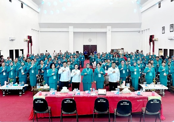 Bupati Erlina Buka Rakerda X TP PKK Kalbar di Landak