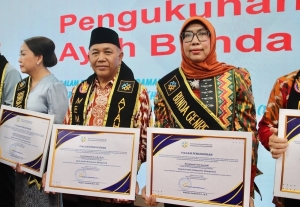 Wabup Juli dan Istri Dikukuhkan sebagai Ayah Bunda GenRe Mempawah