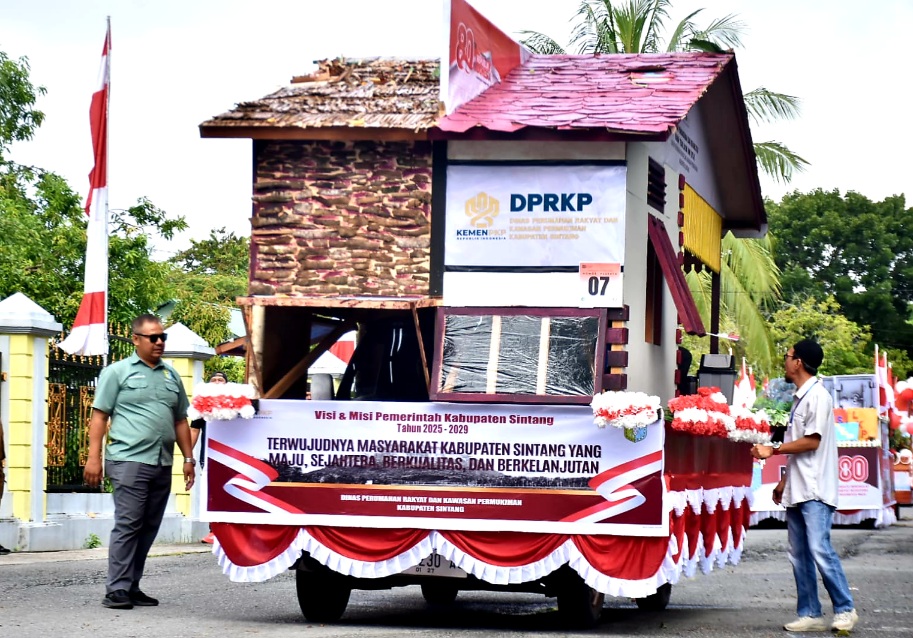 Semarak HUT RI ke-80, 22 Mobil Hias Paradekan Pesan Pembangunan Sintang