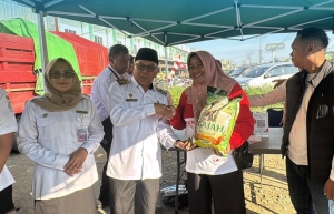 Beras, Gula, dan Minyak Goreng Dijual Rp60 Ribu di Pasar Murah Mempawah