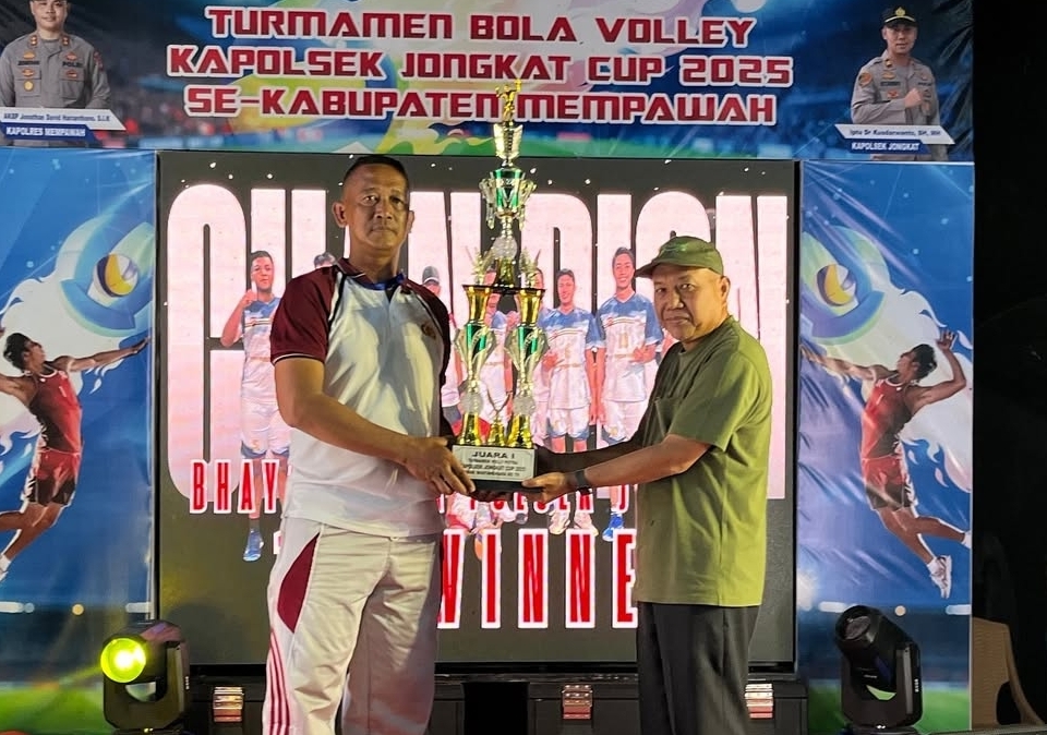 Bhayangkara Polsek Jongkat dan Ivoja Juara Voli Kapolsek Jongkat Cup 2025