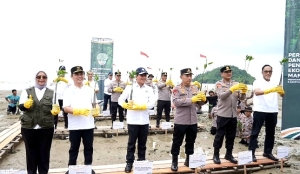 Kapolri dan Menteri LHK Tanam Mangrove di Mempawah, Dorong Pemulihan Ekosistem dan Mitigasi Krisis Iklim