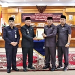 Wabup Mempawah Sampaikan KUA-PPAS 2026 di Rapat Paripurna DPRD