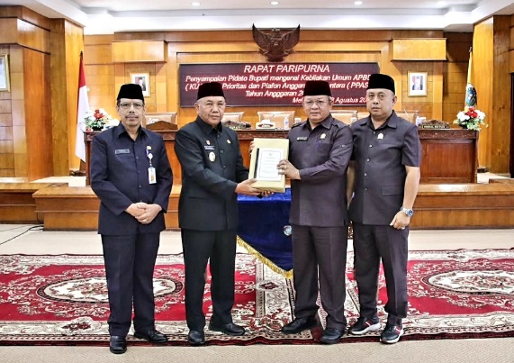 Wabup Mempawah Sampaikan KUA-PPAS 2026 di Rapat Paripurna DPRD
