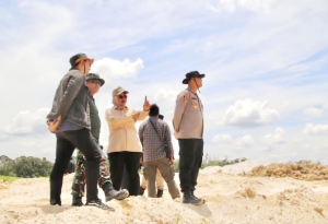 Bupati Erlina Sidak Lokasi PETI di Sadaniang, Mesin Dompeng Disita