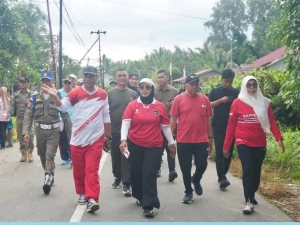 Bupati Erlina dan Wabup Juli Ikuti Jalan Santai HUT ke-80 RI di Segedong