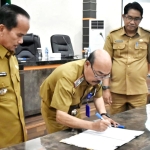 Kepala OPD dan Camat di Sintang Teken Perjanjian Kinerja