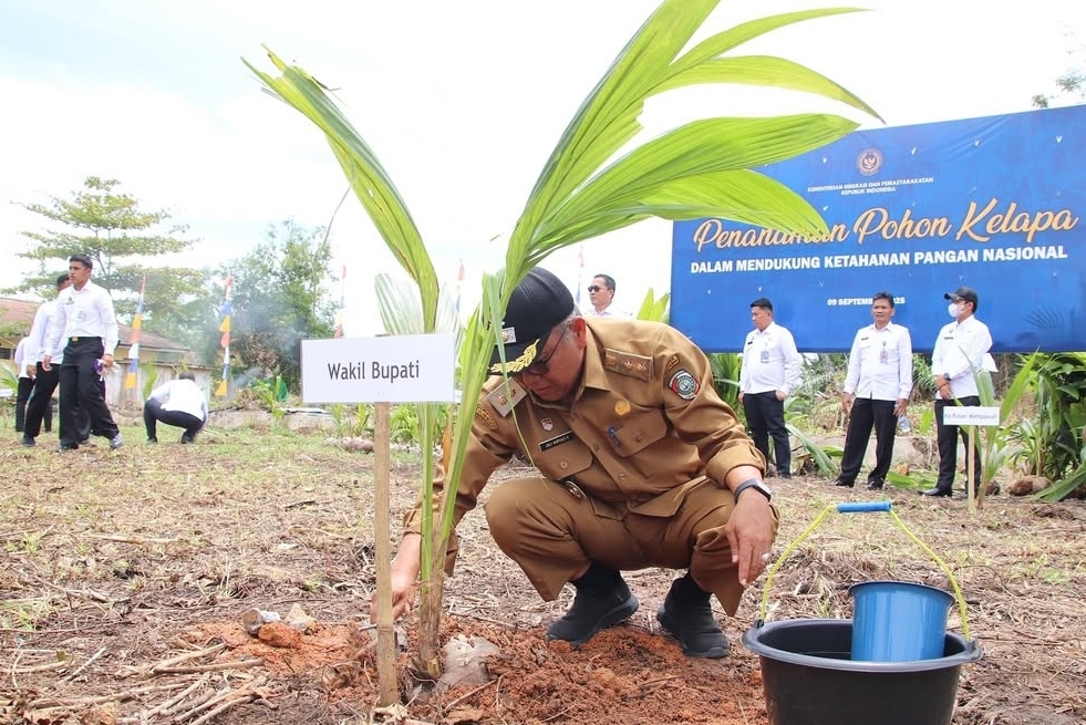Gerakan Tanam 360 Ribu Kelapa, Wabup Juli Optimis Rutan Jadi Pusat Kemandirian Pangan
