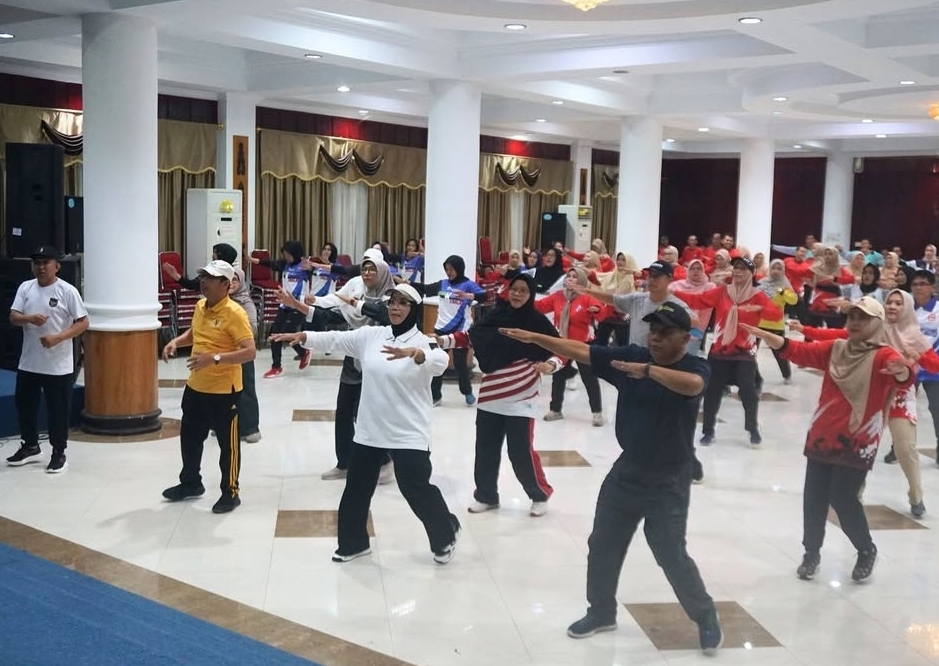Hujan Tak Surutkan Semangat ASN Ikuti Senam Haornas ke-42 di Mempawah