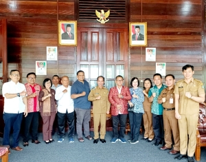 Bupati Bala Siap Lepas Kontingen Pesparani ke Pontianak, LP3K Serahkan Kue Ulang Tahun