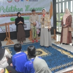 Dekranasda Pontianak Dorong Tren Fesyen Lokal dan Regenerasi Penenun Lewat Workshop dan Pelatihan