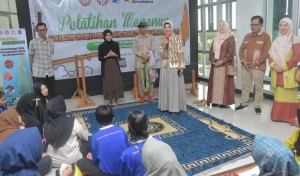 Dekranasda Pontianak Dorong Tren Fesyen Lokal dan Regenerasi Penenun Lewat Workshop dan Pelatihan