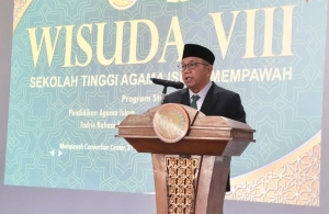 Wabup Juli: Wisuda Bukan Akhir, Tapi Awal Pengabdian untuk Daerah