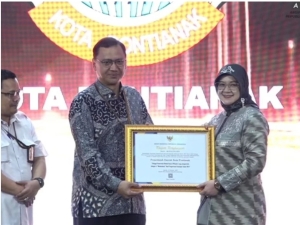 Pontianak Raih Penghargaan Terbaik II Nasional dalam Penyelenggaraan Kearsipan