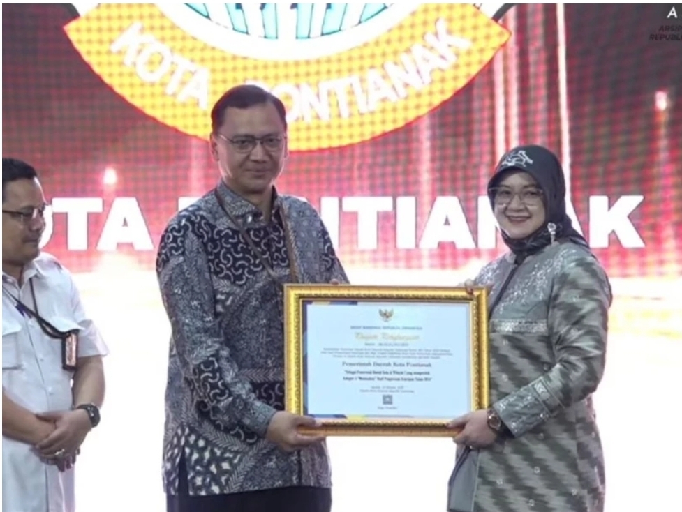 Pontianak Raih Penghargaan Terbaik II Nasional dalam Penyelenggaraan Kearsipan