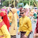 Ribuan Warga Jepin Massal Warnai Hari Jadi ke-254 Kota Pontianak