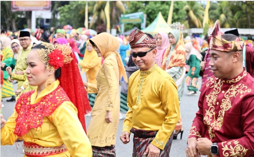 Ribuan Warga Jepin Massal Warnai Hari Jadi ke-254 Kota Pontianak